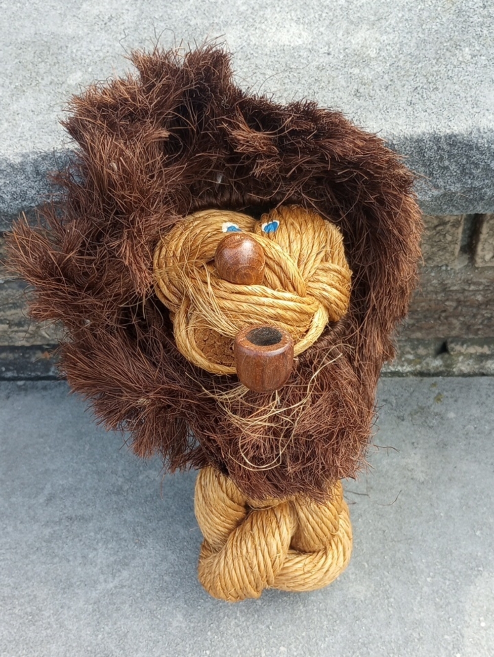 RARE Rope & Wood Vintage Lion Decor